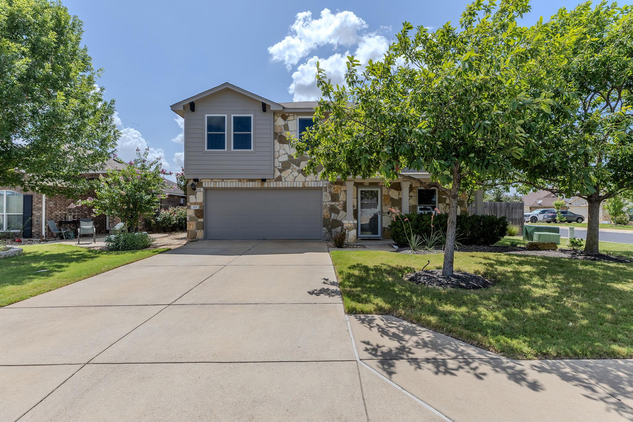 201 Mossberg Ln, Bastrop, TX 78602