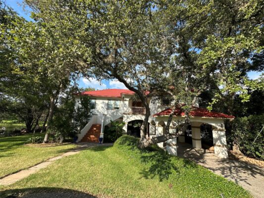 327 Elm Lodge Dr, Kingsland