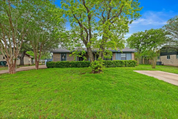 205 Hitching Post Dr, Kyle