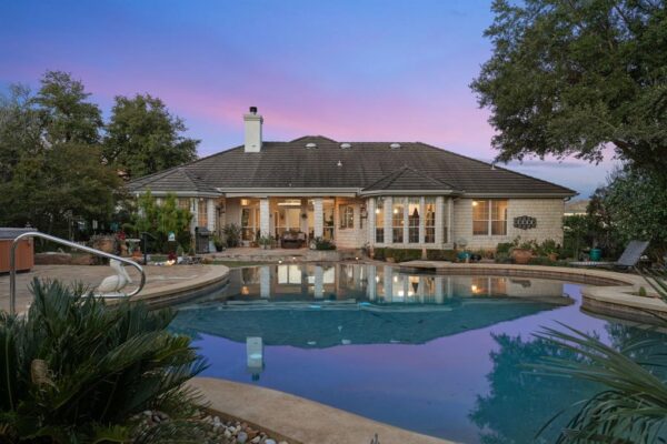 932 Vanguard St, Lakeway