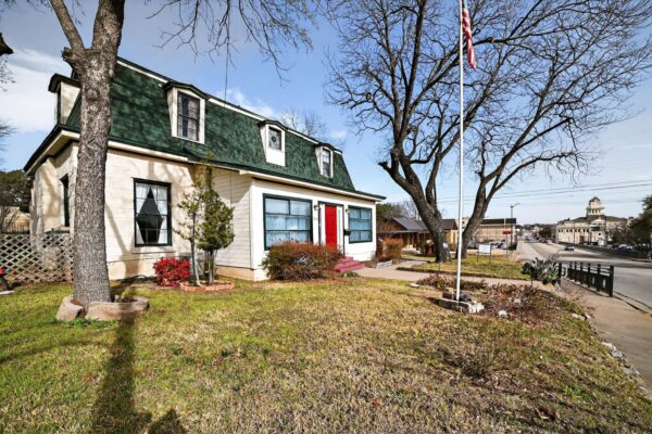400 S Main St, Belton