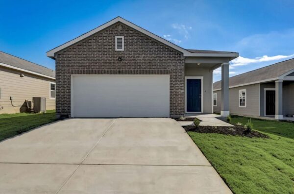 329 Enforcer Loop, Jarrell