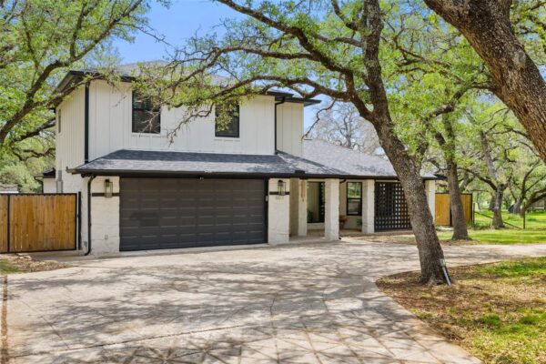 607 Liveoak Dr, Johnson City