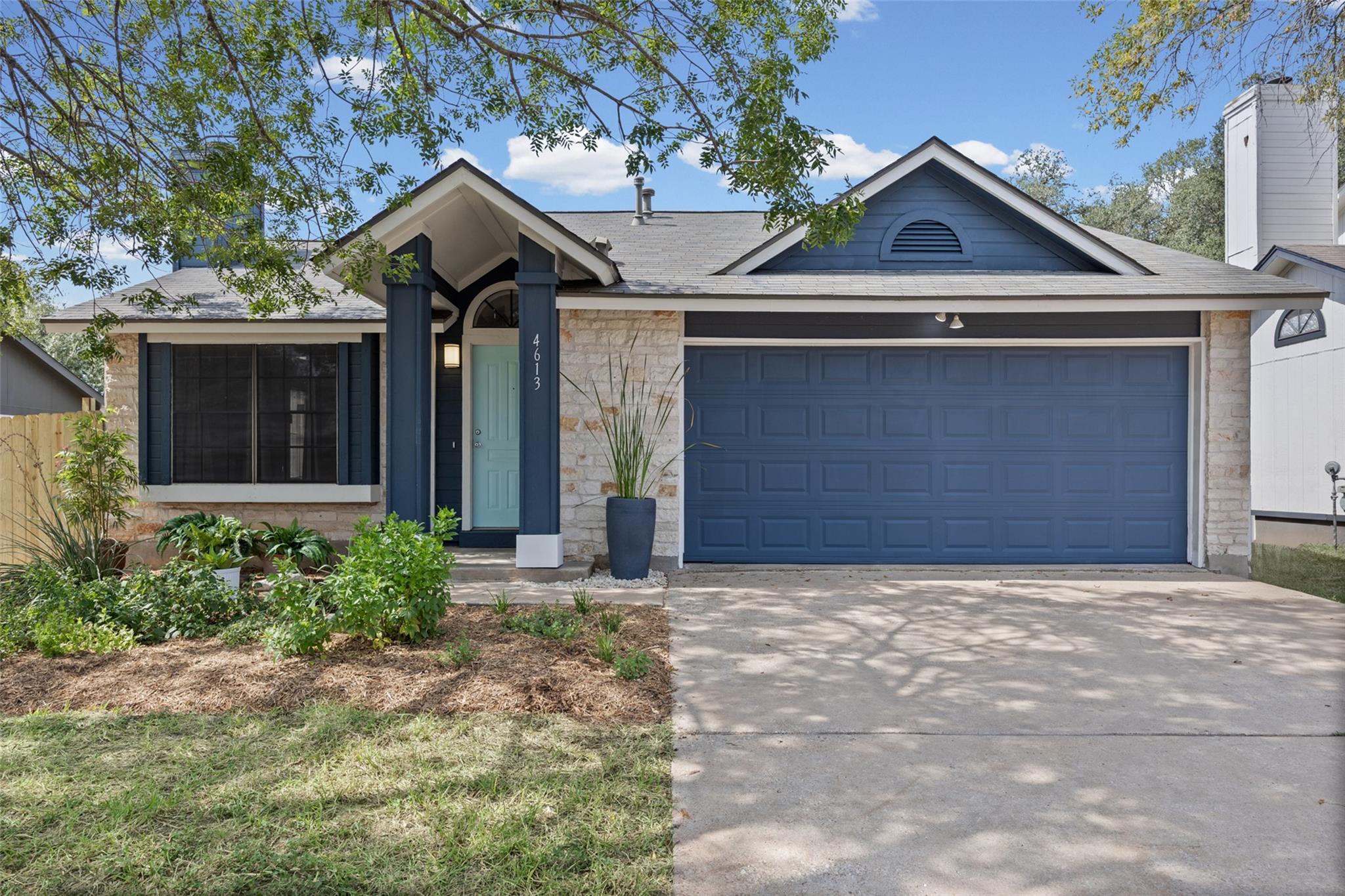 4613 MOLERA Dr, Austin, TX 78749
