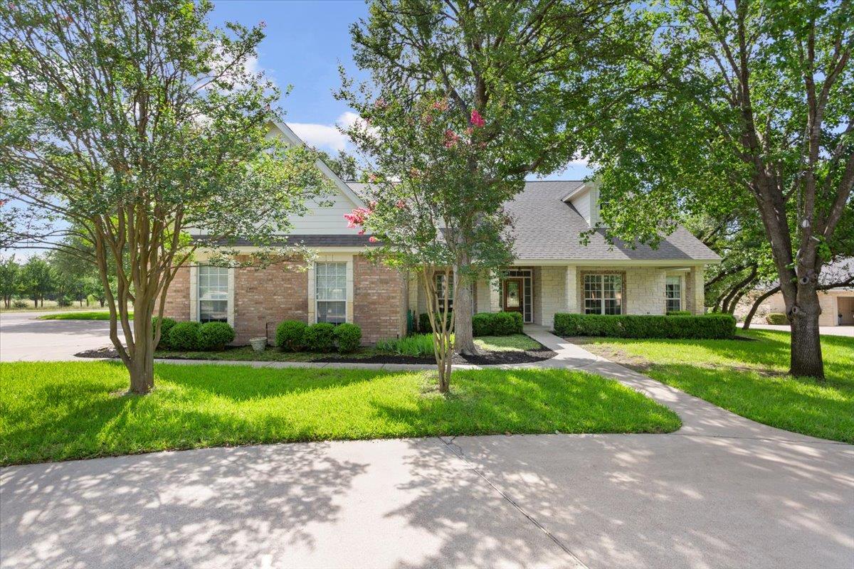 901 Salado Oaks Dr, Salado, TX 76571