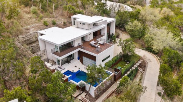 425 Yaupon Valley Rd, West Lake Hills