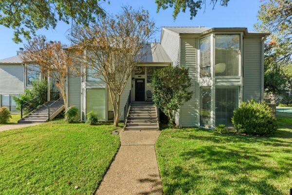 107 World Of Tennis Sq, Lakeway