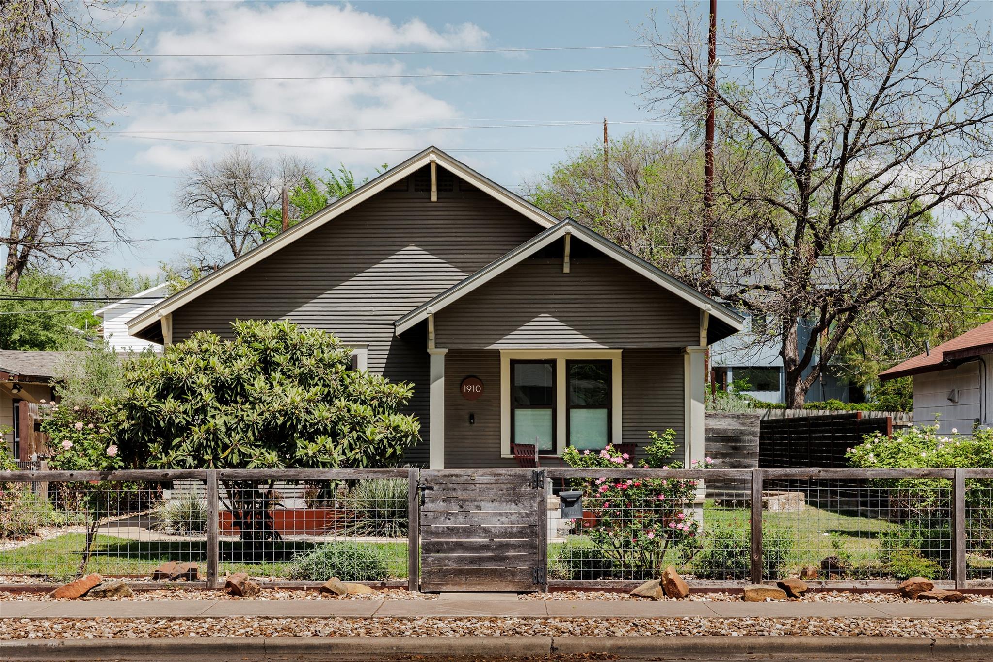 1910 Holly St, Austin, TX 78702