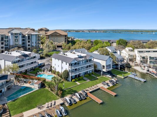 101 Island Dr, Horseshoe Bay