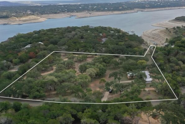 17416 Sleepy Hollow Dr, Lago Vista