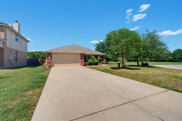 315 Floating Leaf Dr, Hutto