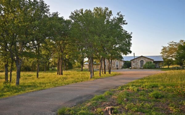 101 Stadium View Dr, Marble Falls