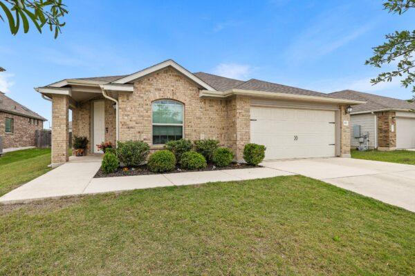 105 Sophora Dr, Hutto