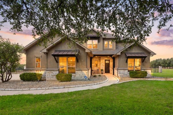 313 Escondido Dr, Georgetown
