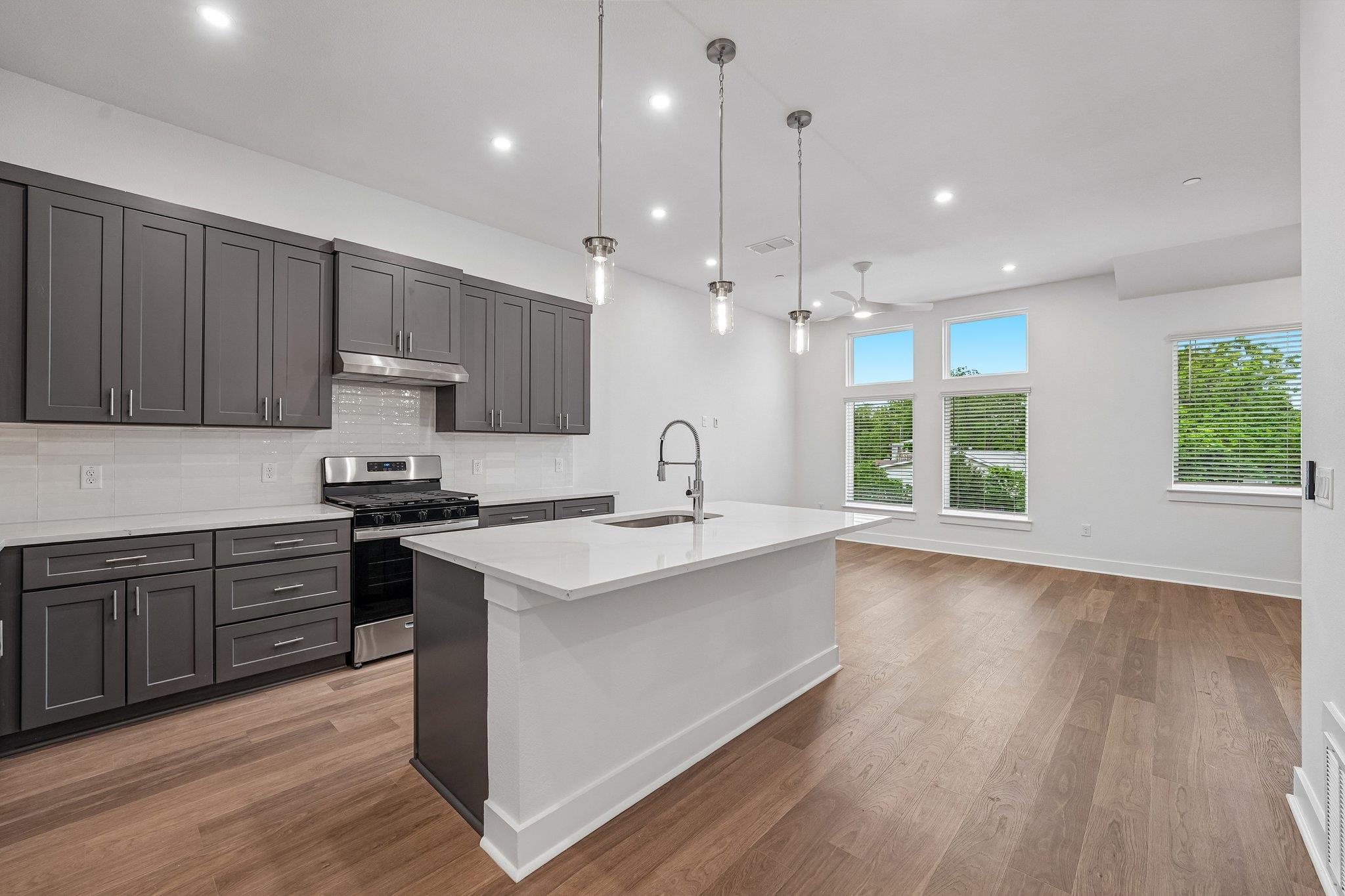 200 W 56th St #2103, Austin, TX 78751