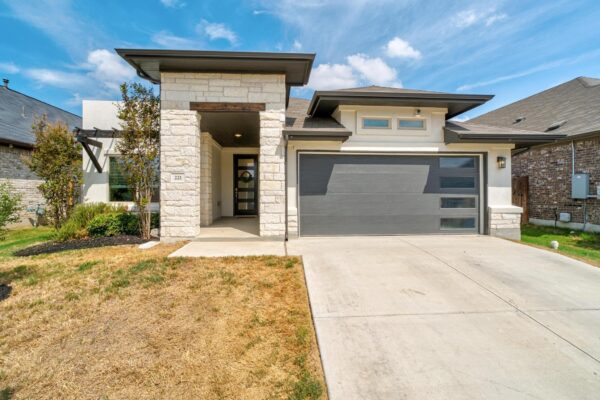 221 Short Leaf Dr, Buda