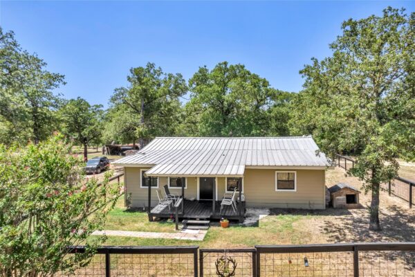 148 Milam Ln, Bastrop