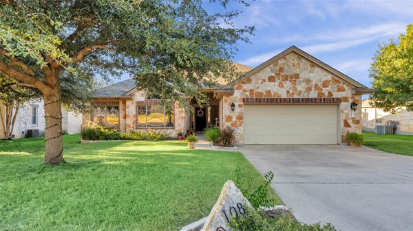 108 Natalies Pt, Burnet