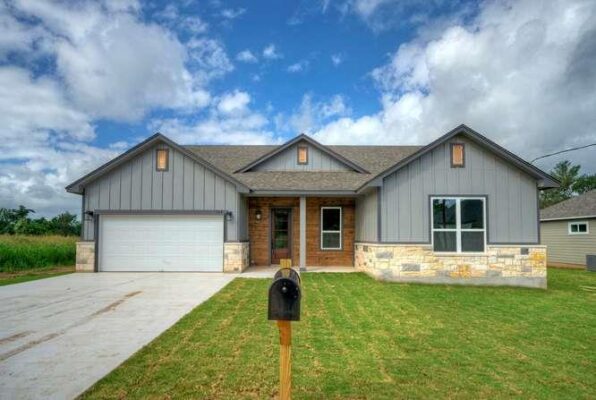 139 Waimanalo Dr, Bastrop