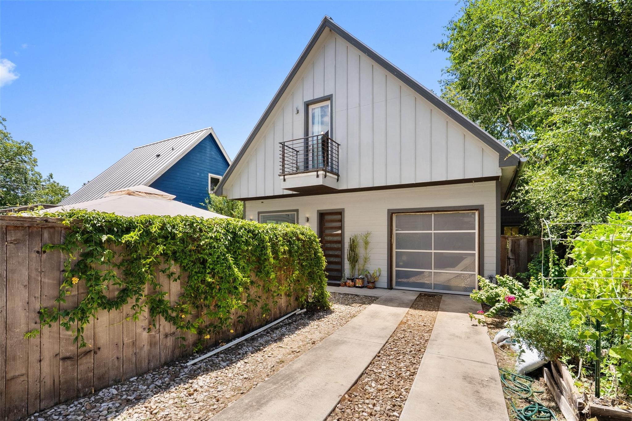 902 Calle Limon Rd #B, Austin, TX 78702