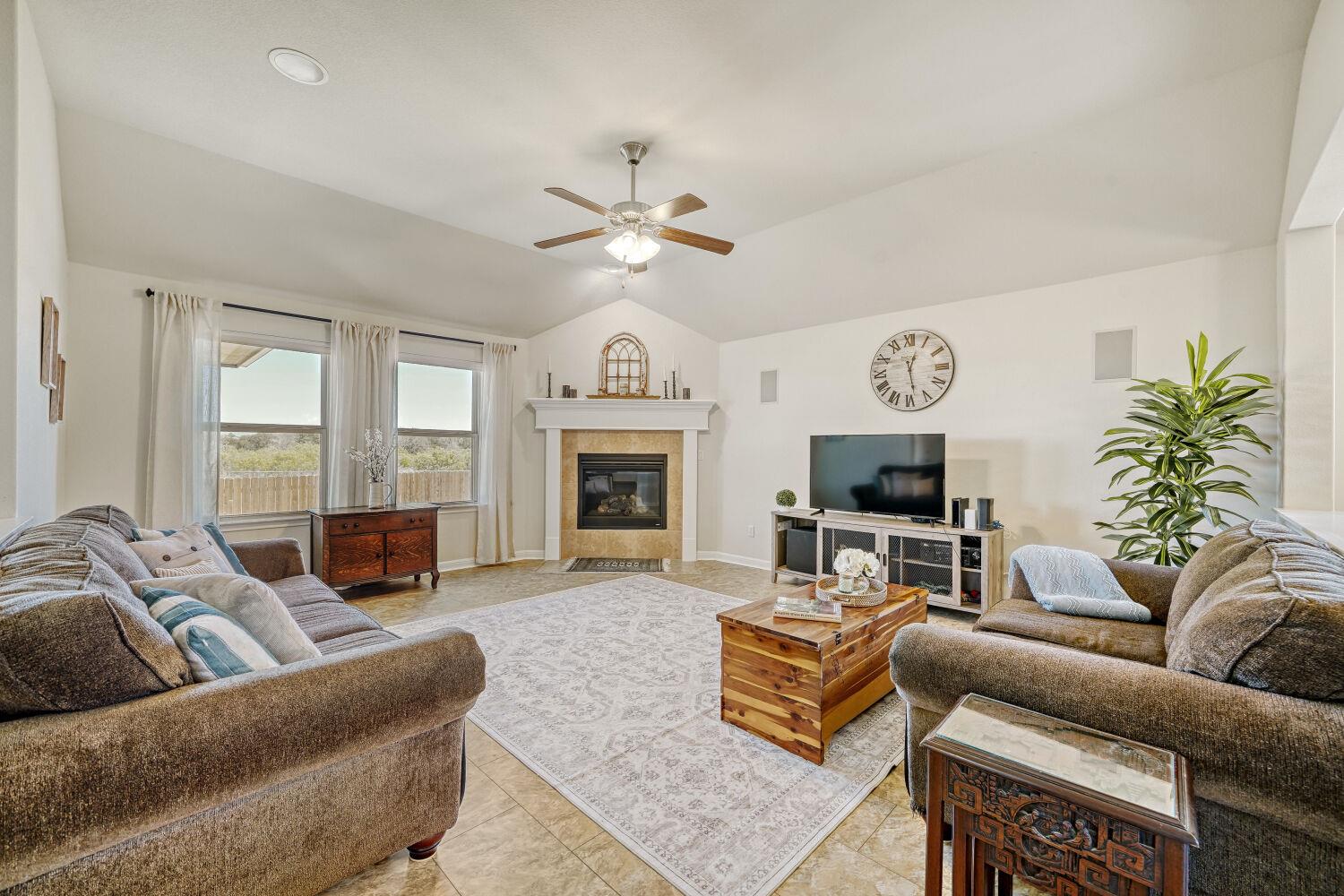 831 Oyster Crk, Buda, TX 78610