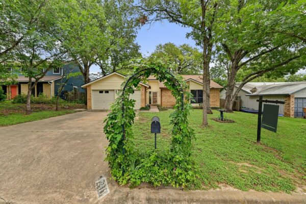 2411 Roehampton Dr, Austin