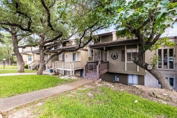 229 Comanche Ln, Point Venture