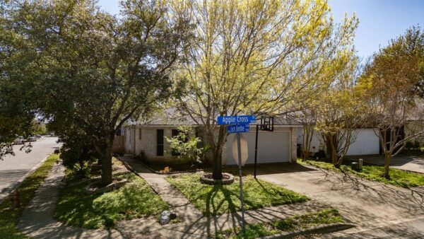 1001 Apple Cross Dr, Pflugerville