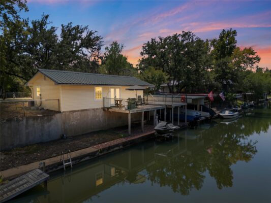 308 County Road 136B None, Kingsland