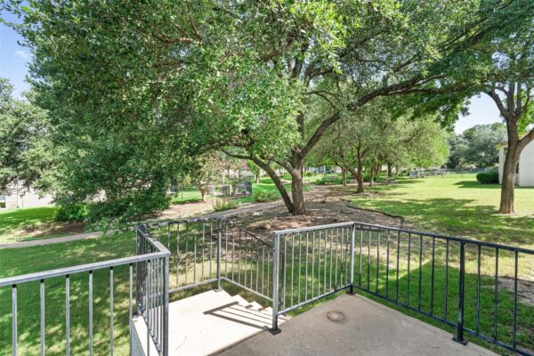121 Larkspur Ln, Georgetown