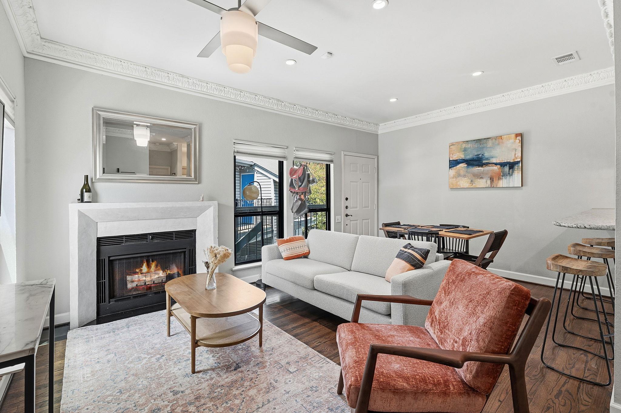 802 S 1st St #202, Austin, TX 78704