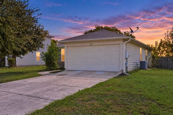 221 Ames Cv, Kyle