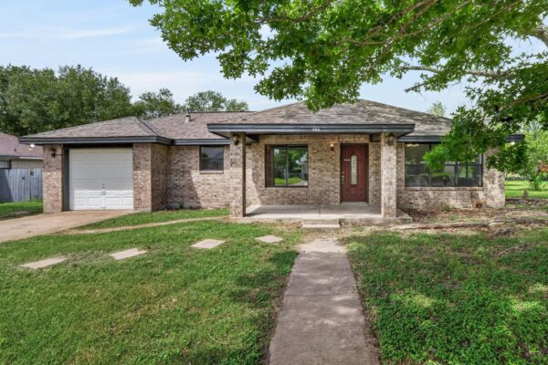 903 Travis St, Lockhart