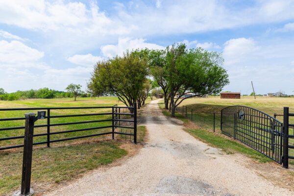 1001 Gravel Pit Rd, Taylor