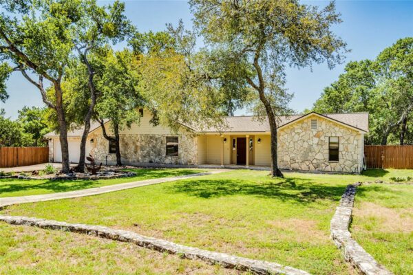 20 Saddle Rock Rdgs, Wimberley