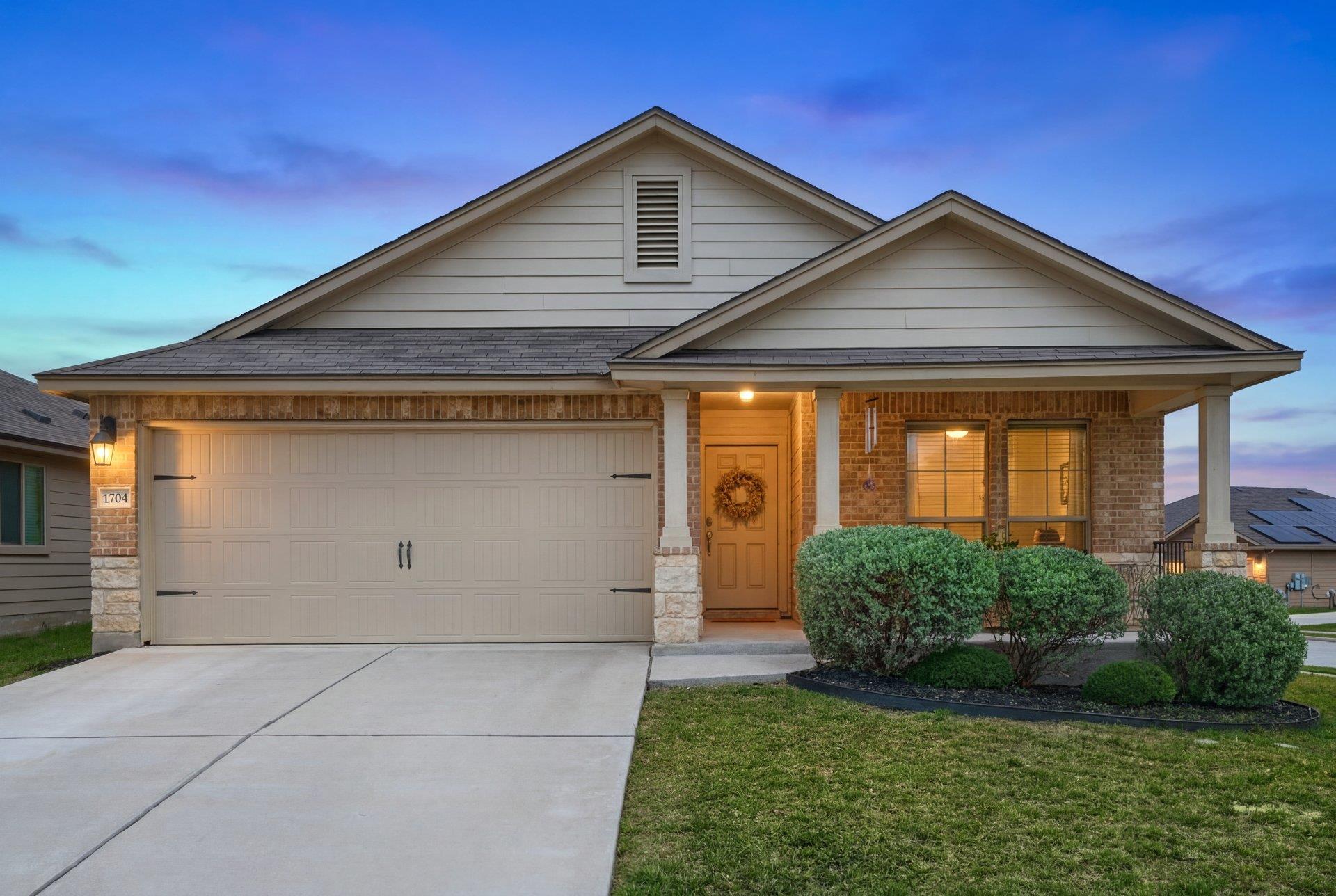 1704 T H Johnson Dr, Taylor, TX 76574