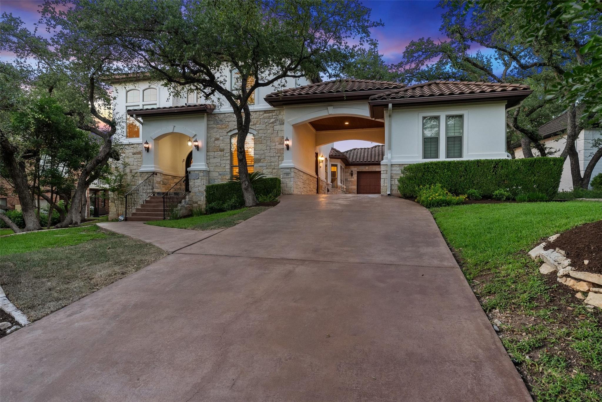 18 Hedgebrook Way, The Hills, TX 78738