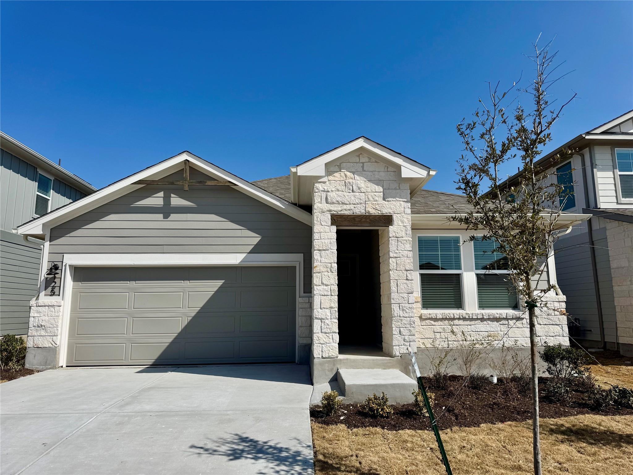 125 Holmby Dr, Hutto