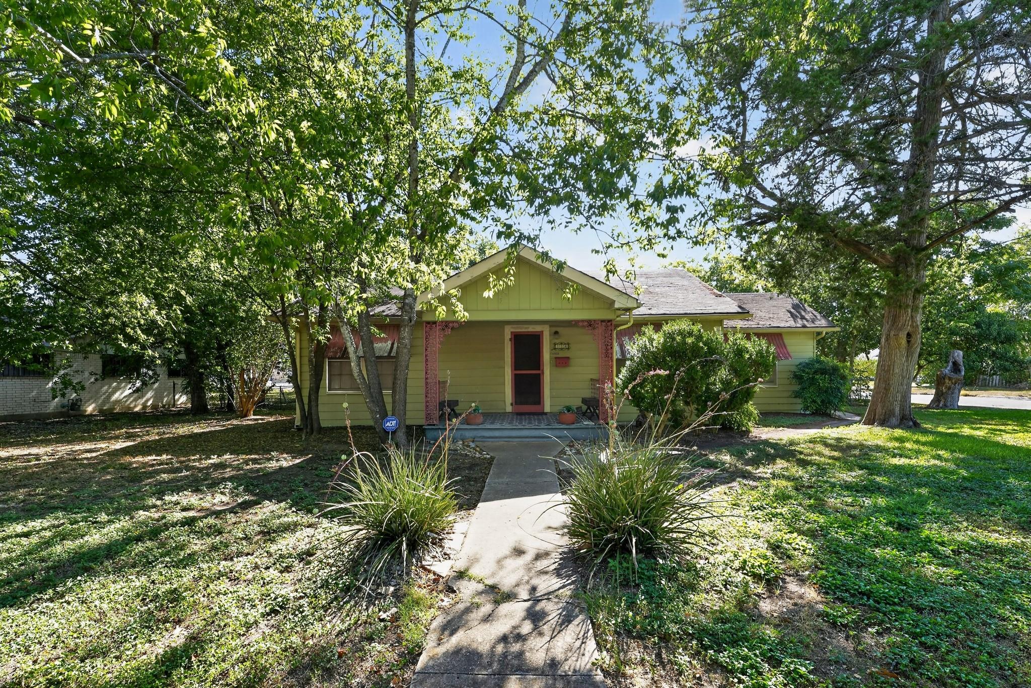 316 Guadalupe St, Lockhart, TX 78644