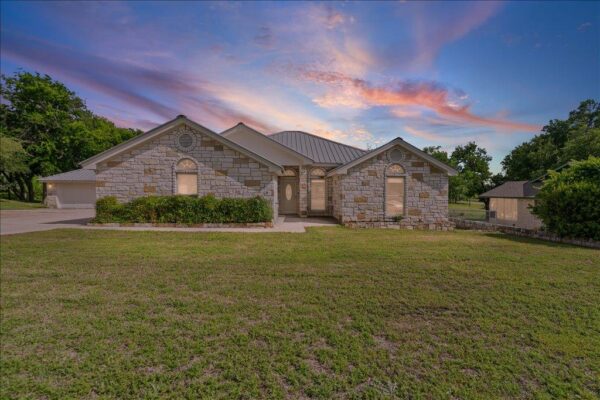1703 Wofford Dr, Burnet