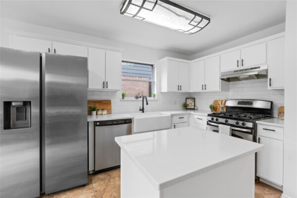 1442 Sir Thopas Trl, Austin