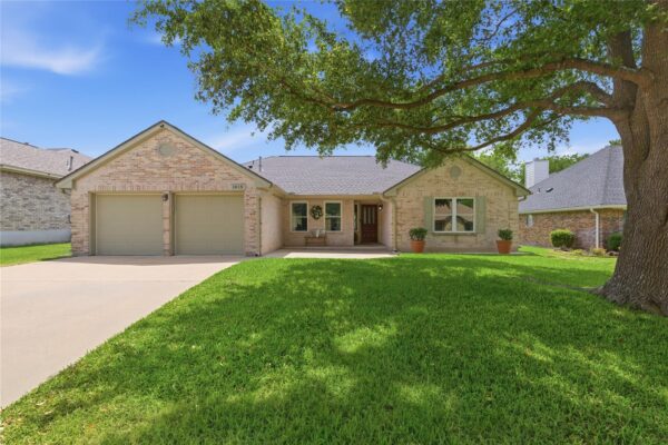 1015 Pecan Creek Dr, Pflugerville