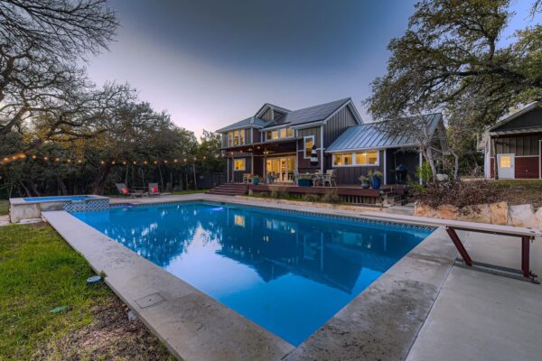 12901 Wire Rd, Leander