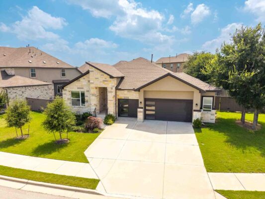 276 Washington Dr, Kyle