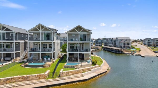 412 Island Cir, Kingsland