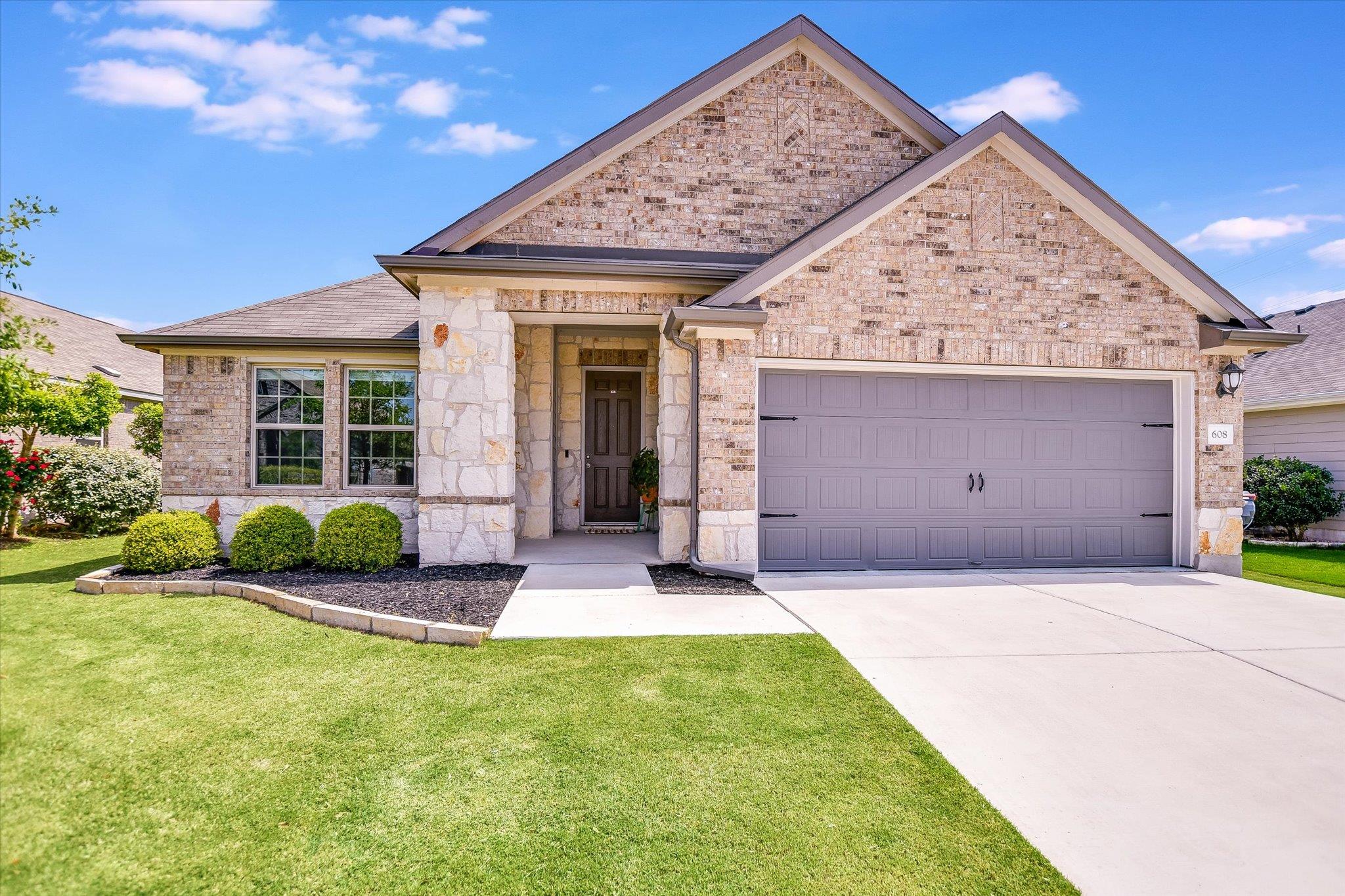 608 Carol Dr, Hutto, TX 78634