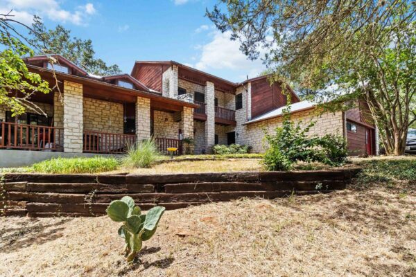 214 Laura Ln, Bastrop