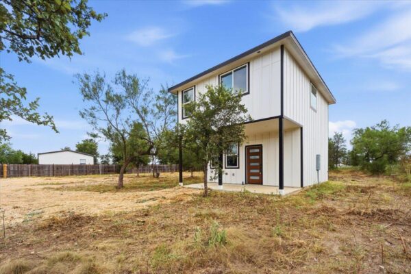 140 Lobo Ln, Cedar Creek