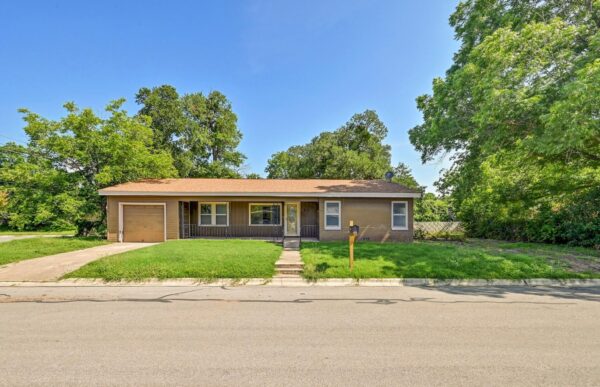200 E Tate St, Burnet