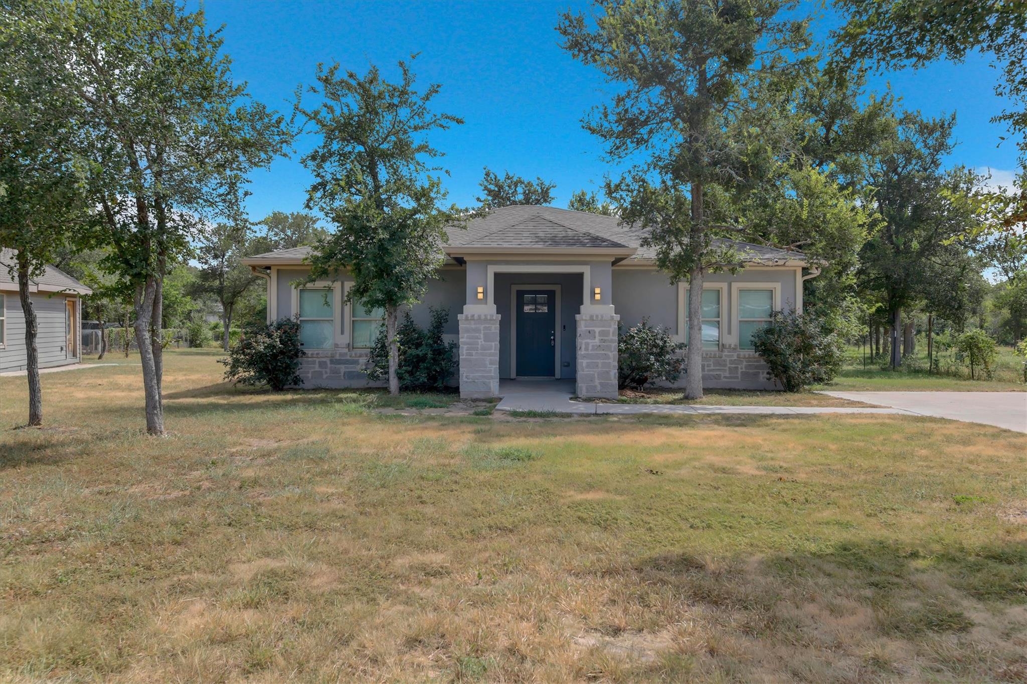 159 La Fortuna Dr, Del Valle, TX 78617